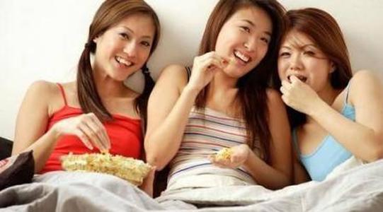 娱乐吃瓜君亚裔女性,亚裔女性在娱乐圈的崛起与挑战