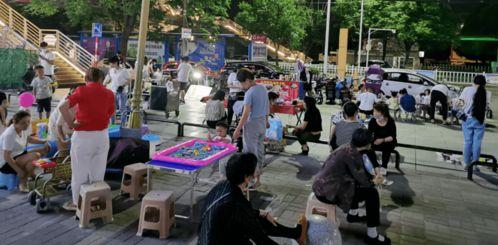 网红爆料地摊视频在线观看,地摊视频背后的真实生活，在线观看带你一探究竟