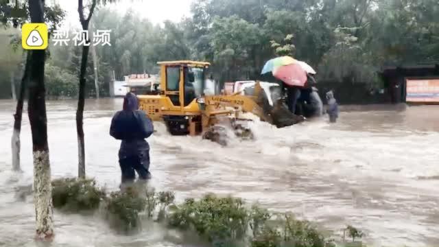最新爆料台风事件,台风肆虐，多地紧急应对，损失情况持续更新