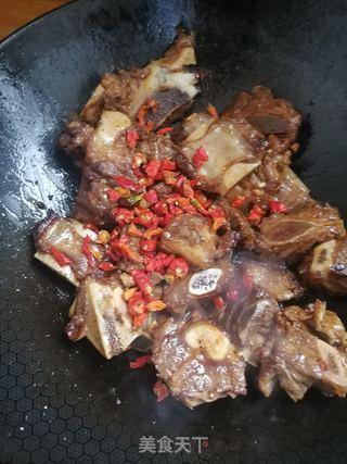 爆料牛排骨的做法视频,跟着视频学做香浓爆汁牛排骨